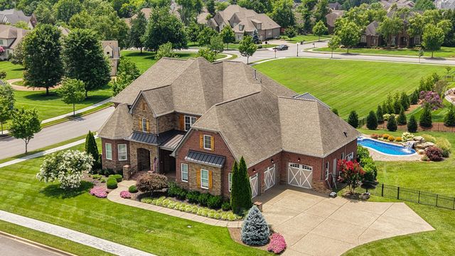1260 Potter Ln, Gallatin, TN 37066