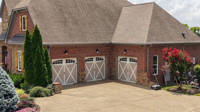 1260 Potter Ln, Gallatin, TN 37066