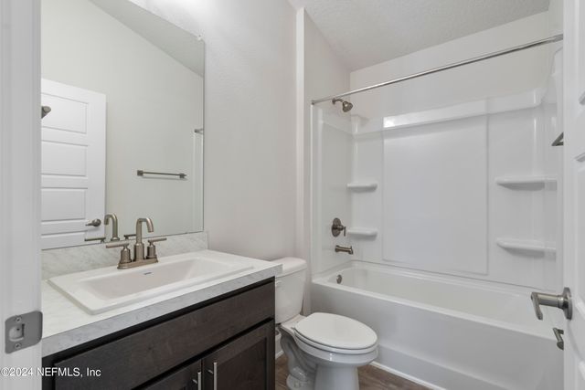 8304 HELMSLEY Boulevard, Jacksonville, FL 32219
