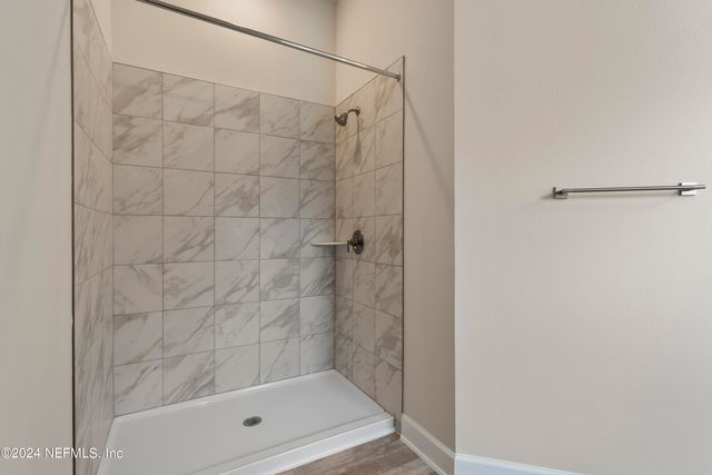 8304 HELMSLEY Boulevard, Jacksonville, FL 32219
