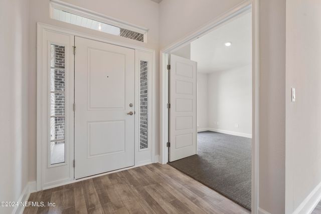 8304 HELMSLEY Boulevard, Jacksonville, FL 32219