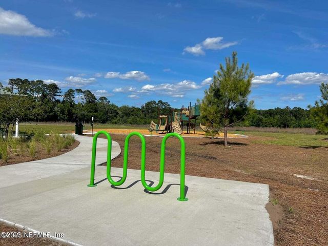 8304 HELMSLEY Boulevard, Jacksonville, FL 32219