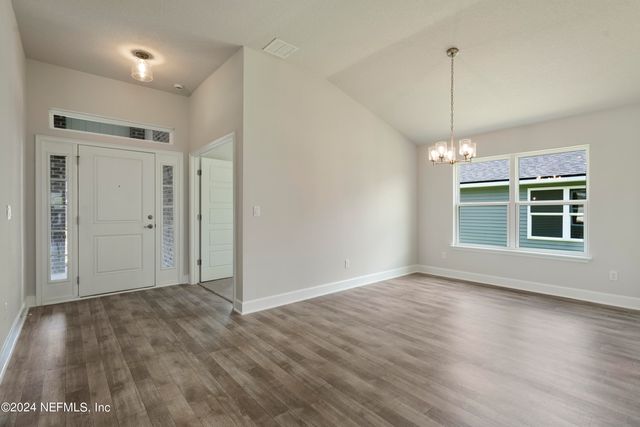 8304 HELMSLEY Boulevard, Jacksonville, FL 32219