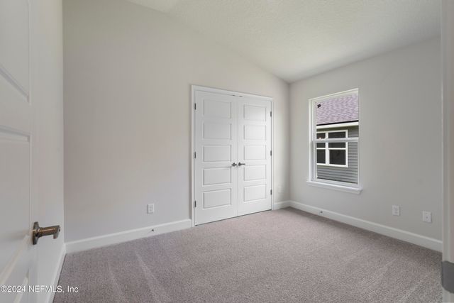 8304 HELMSLEY Boulevard, Jacksonville, FL 32219
