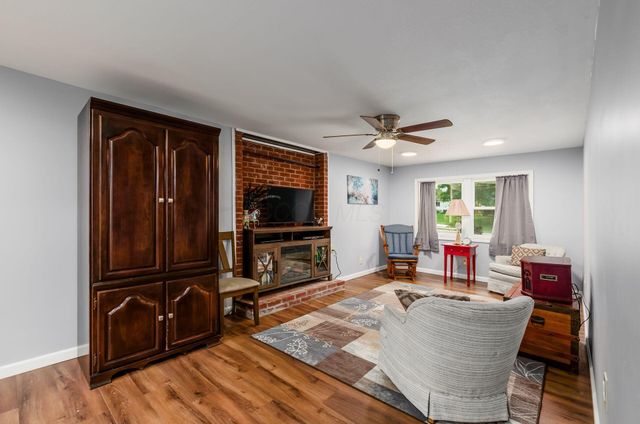 52 Fieldpoint Road, Heath, OH 43056