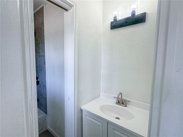 1108 N Woodlawn Dr, Alice, TX 78332