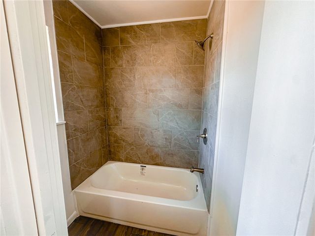 1108 N Woodlawn Dr, Alice, TX 78332