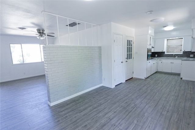 1108 N Woodlawn Dr, Alice, TX 78332