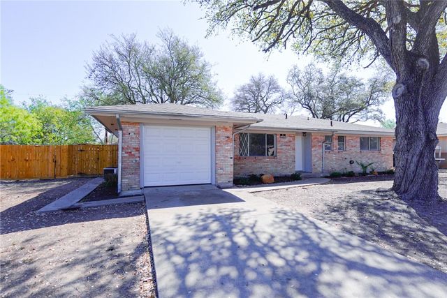 1108 N Woodlawn Dr, Alice, TX 78332