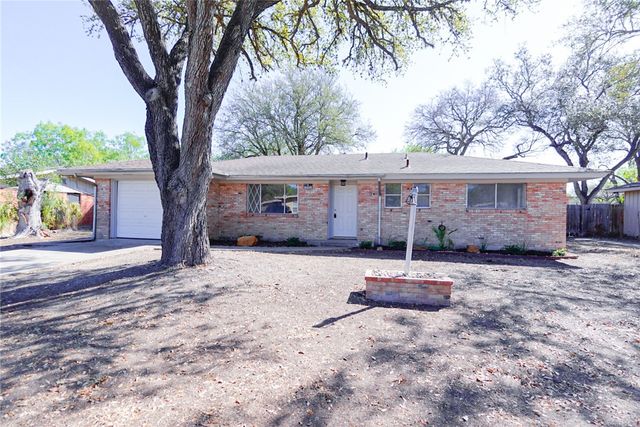 1108 N Woodlawn Dr, Alice, TX 78332