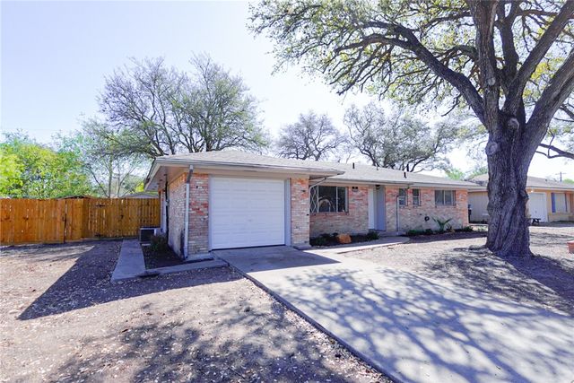 1108 N Woodlawn Dr, Alice, TX 78332