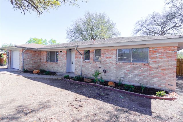 1108 N Woodlawn Dr, Alice, TX 78332