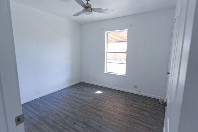 1108 N Woodlawn Dr, Alice, TX 78332