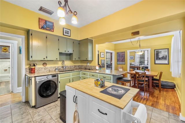 916 E BROAD STREET, Tampa, FL 33604