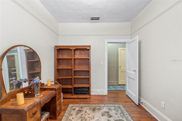 916 E BROAD STREET, Tampa, FL 33604