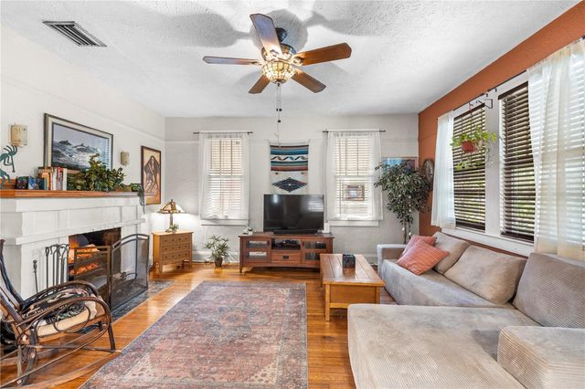 916 E BROAD STREET, Tampa, FL 33604