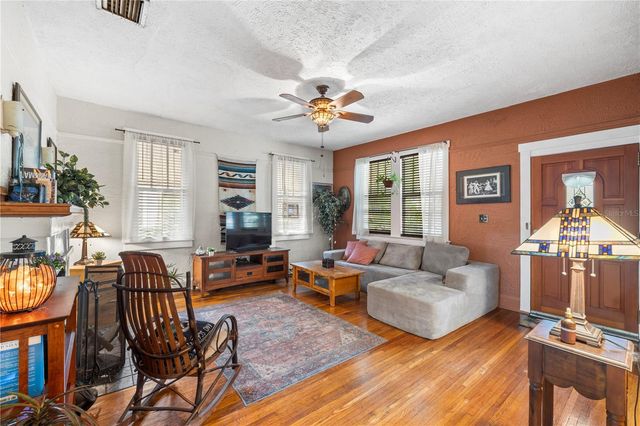 916 E BROAD STREET, Tampa, FL 33604