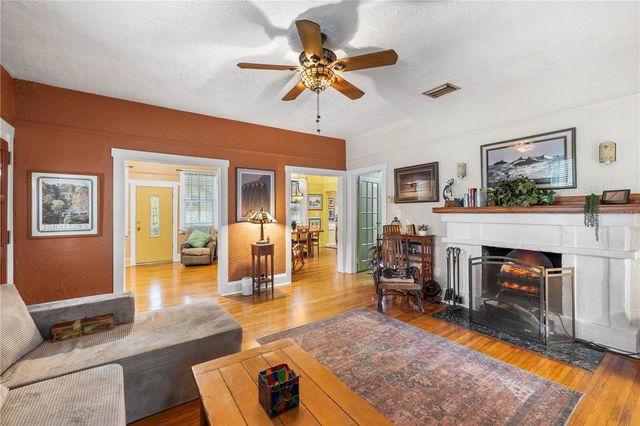 916 E BROAD STREET, Tampa, FL 33604