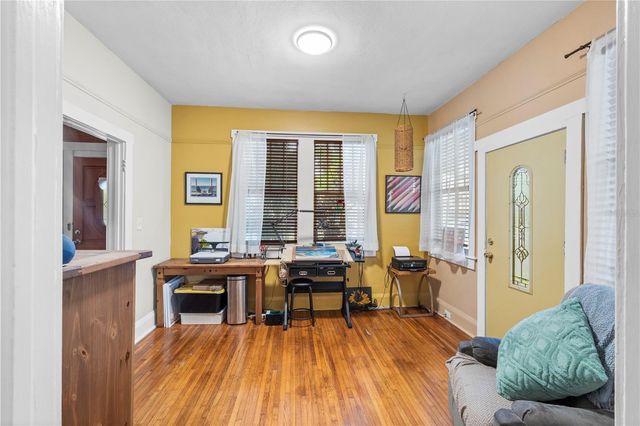 916 E BROAD STREET, Tampa, FL 33604