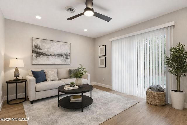 5 Bennington Drive, Toms River, NJ 08757