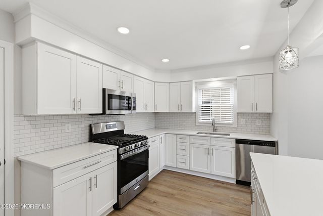 5 Bennington Drive, Toms River, NJ 08757