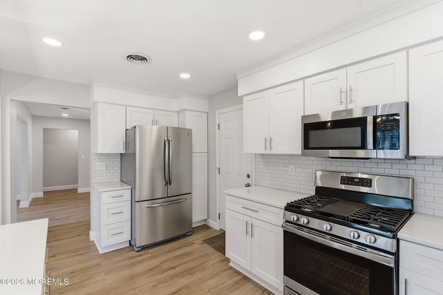 5 Bennington Drive, Toms River, NJ 08757