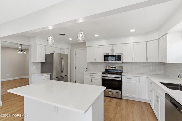 5 Bennington Drive, Toms River, NJ 08757