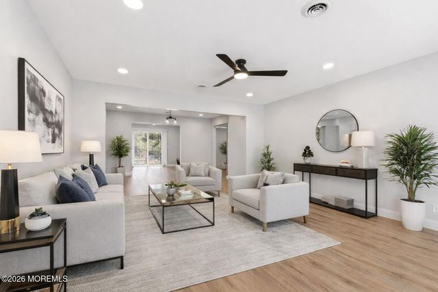 5 Bennington Drive, Toms River, NJ 08757