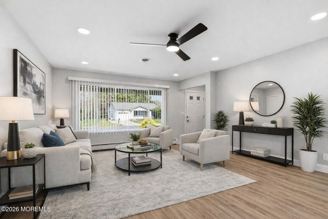 5 Bennington Drive, Toms River, NJ 08757