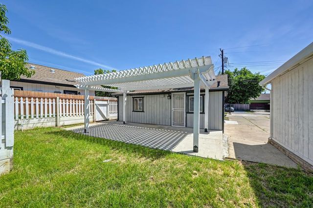 1825-1827 Roy Ave, Sacramento, CA 95815