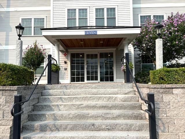 7 Sterling Hill Ln Apt 722, Exeter, NH 03833