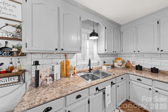 609 N 10th Street, Bessemer City, NC 28016