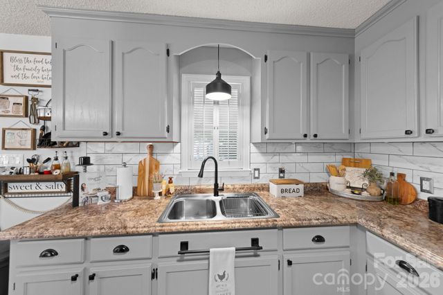609 N 10th Street, Bessemer City, NC 28016