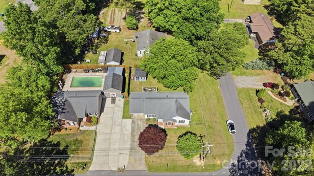 609 N 10th Street, Bessemer City, NC 28016