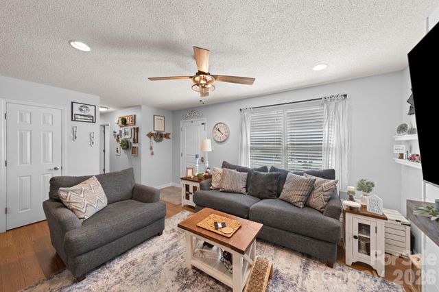 609 N 10th Street, Bessemer City, NC 28016