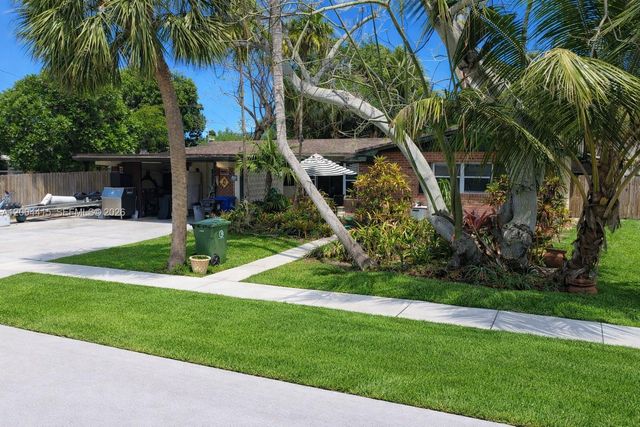 2048 SW 27th Ave, Fort Lauderdale, FL 33312