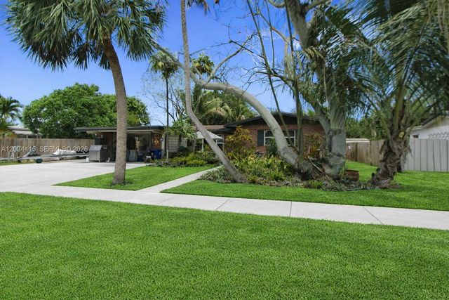 2048 SW 27th Ave, Fort Lauderdale, FL 33312