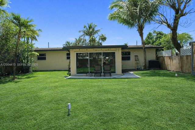 2048 SW 27th Ave, Fort Lauderdale, FL 33312