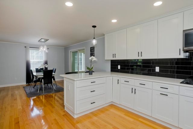 14 Scott Hollow Dr, Holyoke, MA 01040
