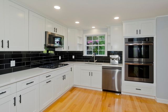14 Scott Hollow Dr, Holyoke, MA 01040
