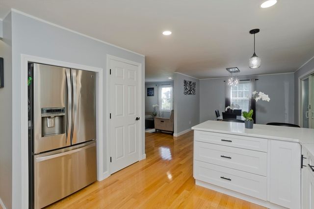 14 Scott Hollow Dr, Holyoke, MA 01040