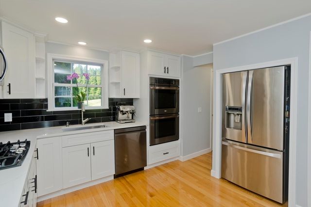 14 Scott Hollow Dr, Holyoke, MA 01040