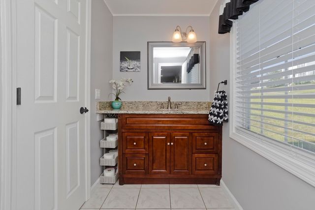 14 Scott Hollow Dr, Holyoke, MA 01040