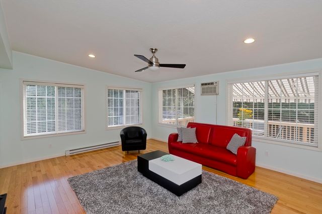 14 Scott Hollow Dr, Holyoke, MA 01040