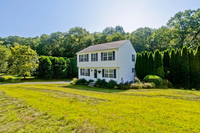14 Scott Hollow Dr, Holyoke, MA 01040