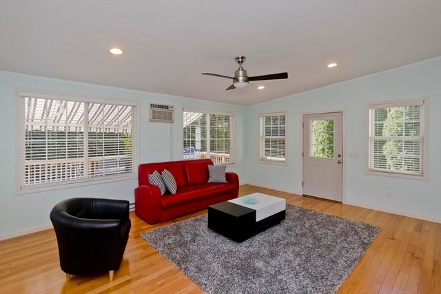 14 Scott Hollow Dr, Holyoke, MA 01040
