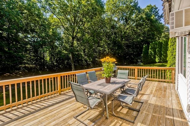 14 Scott Hollow Dr, Holyoke, MA 01040