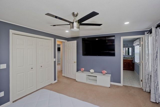 14 Scott Hollow Dr, Holyoke, MA 01040
