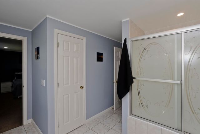 14 Scott Hollow Dr, Holyoke, MA 01040