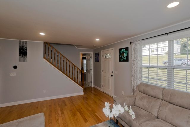 14 Scott Hollow Dr, Holyoke, MA 01040